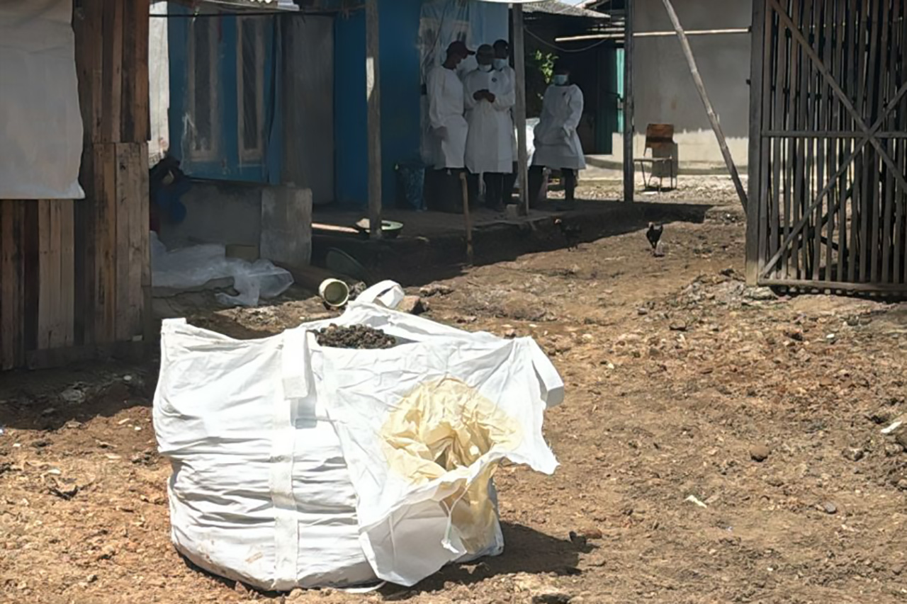 Satgas Percepat Cegah Meluasnya Radiasi Cs-137 di Cikande Satuan Tugas (Satgas) Penanganan Cesium 137 (Cs-137) terus mempercepat kegiatan mitigasi dan penanganan kontaminasi radioaktif di kawasan industri dan pemukiman di Cikande, Kabupaten Serang, Banten, Kamis (30/10).