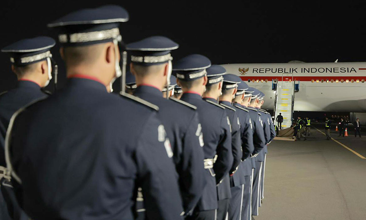 Presiden Prabowo Subianto tiba di Gimhae Airbase, Busan, Republik Korea, Kamis (30/10).