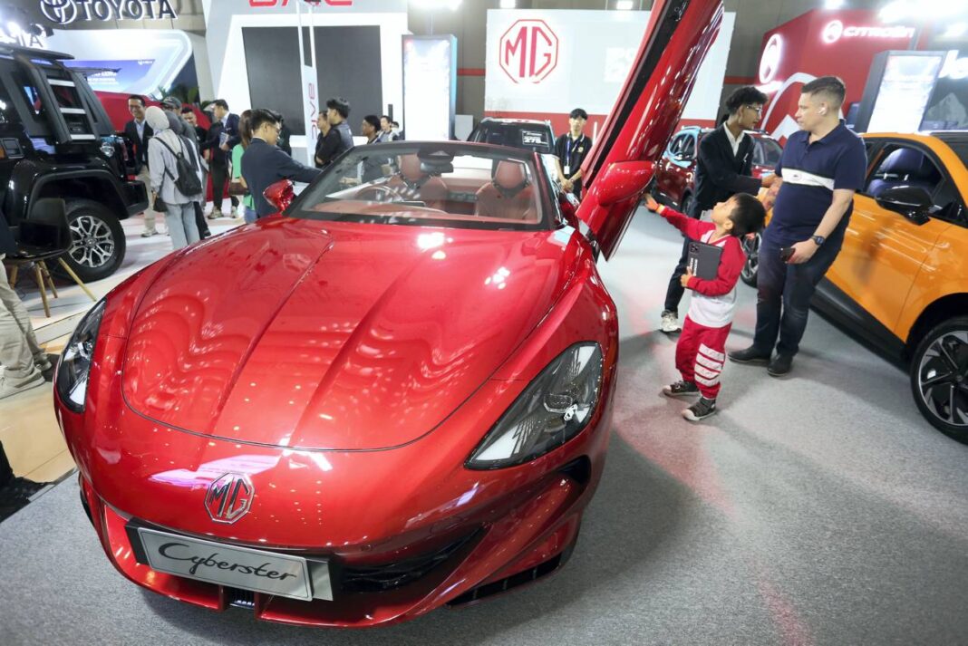 Pembukaan pameran otomotif Gaikindo Indonesia International Auto Show (GIIAS) 2025 di Sudirman Grand Ballroom, Bandung, Rabu (1/10).