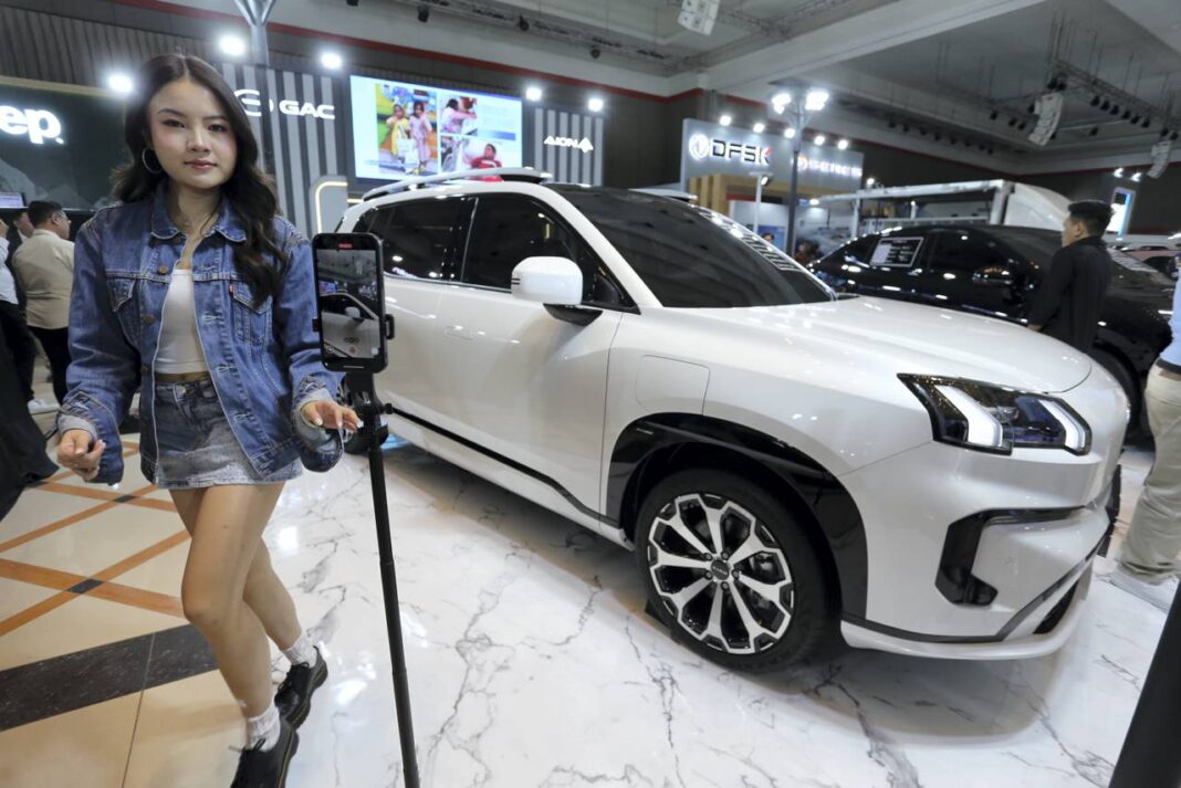 Pembukaan pameran otomotif Gaikindo Indonesia International Auto Show (GIIAS) 2025 di Sudirman Grand Ballroom, Bandung, Rabu (1/10).