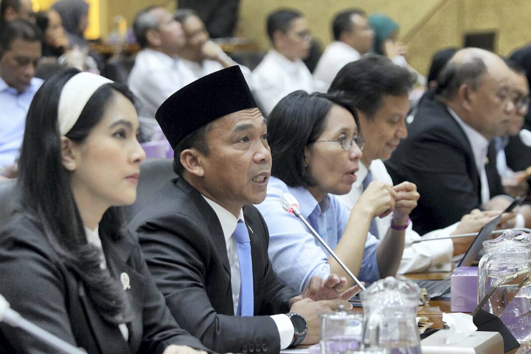 Rapat Kerja (Raker) Komisi IX DPR membahas penanganan sejumlah peristiwa yang terjadi terkait Program Makan Bergizi Gratis (MBG), di Gedung Nusantara I, Kompleks Parlemen, Senayan, Jakarta, Rabu (10/1).Makan Bergizi Gratis (MBG) di Gedung Nusantara I, Kompleks Parlemen, Senayan, Jakarta, Rabu (10/1).