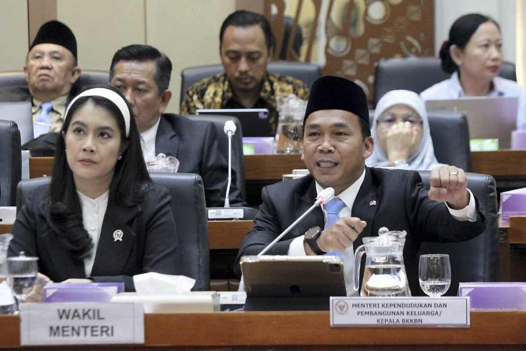 Rapat Kerja (Raker) Komisi IX DPR membahas penanganan sejumlah peristiwa yang terjadi terkait Program Makan Bergizi Gratis (MBG), di Gedung Nusantara I, Kompleks Parlemen, Senayan, Jakarta, Rabu (10/1).