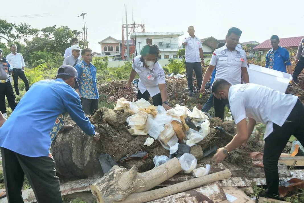 Kepolisian Daerah (Polda) Aceh memusnahkan narkotika jenis ganja seberat 1,3 ton dan sabu seberat 80,5 kilogram, di Polda Aceh, Banda Aceh, Senin (6/10).