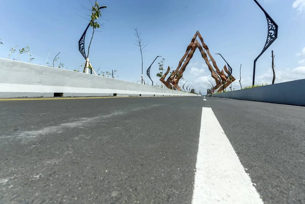 Sri Sultan Dan AHY Tinjau persiapan penggunaan Jembatan Pandansimo Bantul - KulonProgo di Bantul, Yogyakarta, Kamis (9/10).