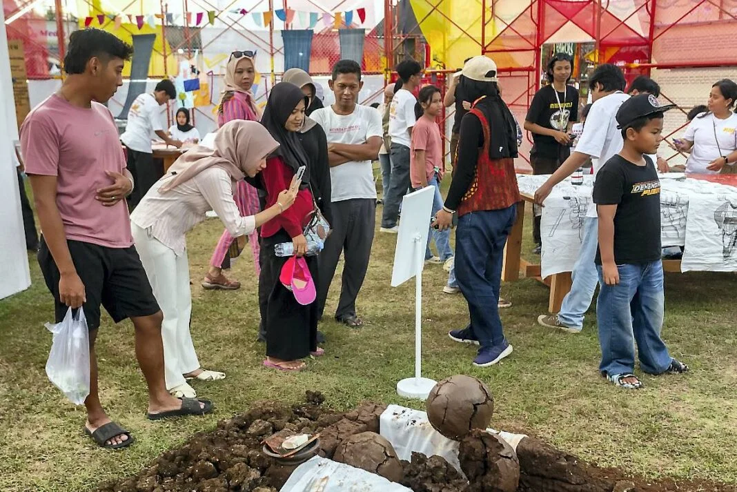 Pembukaan Festival Kebudayaan Yogyakarta 2025 di Lapangan Desa Logandeng, Plembon Kidul, Kapanewon Playen, Gunungkidul, Sabtu (11/10).