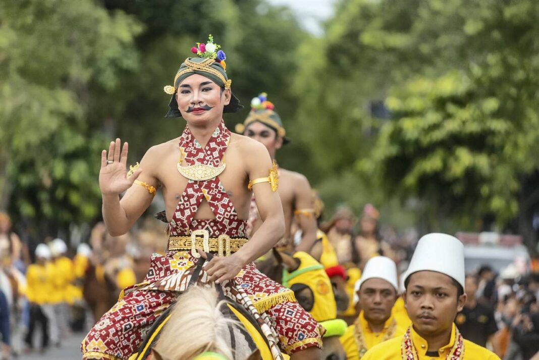 Kirab Peringatan Tingalan Dalem Taun 2025 Peringatan Tingalan Dalem Taun (ulang tahun dalam tahun Jawa), raja Keraton Sri Sultan Hamengku Bawono X, di Yogyakarta, Rabu (22/10).