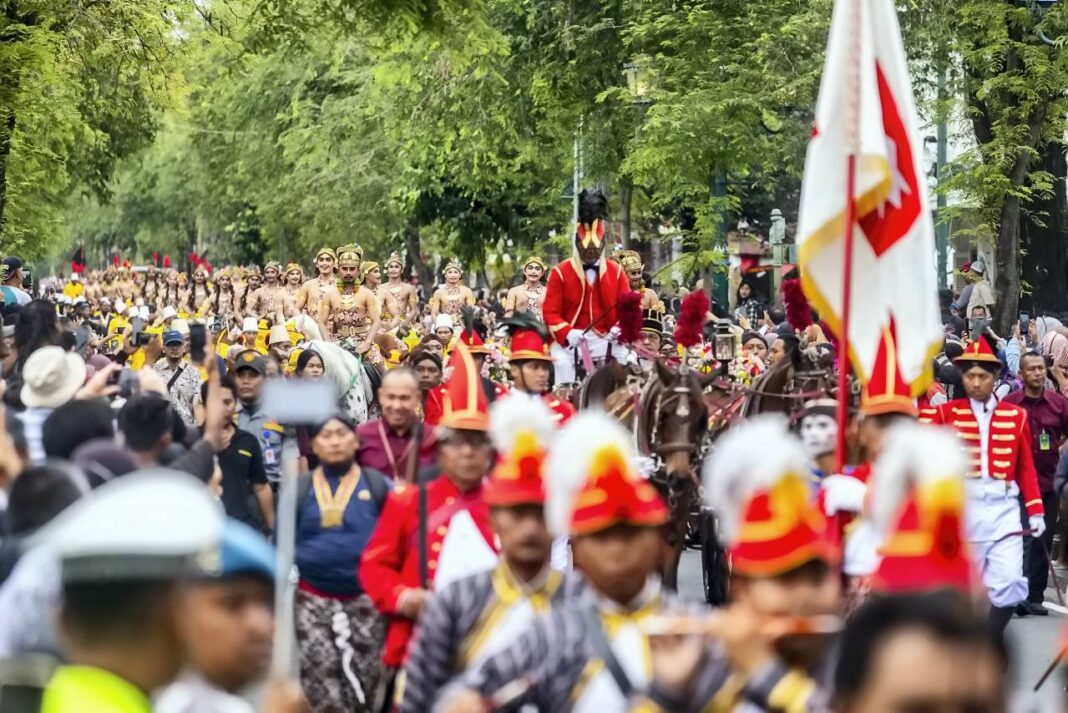 Kirab Peringatan Tingalan Dalem Taun 2025 Peringatan Tingalan Dalem Taun (ulang tahun dalam tahun Jawa), raja Keraton Sri Sultan Hamengku Bawono X, di Yogyakarta, Rabu (22/10).