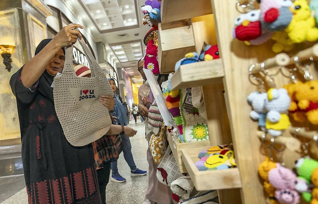 Festival Jogja Ekraf Week 2025, di Atrium Rama, Sleman City Hall, Sleman, Yogyakarta, Jumat (24/10).