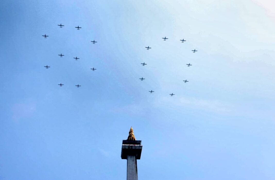 Presiden Prabowo Subianto menghadiri Upacara HUT ke-80 TNI, di Silang Monas, Jakarta, Minggu (5/10).