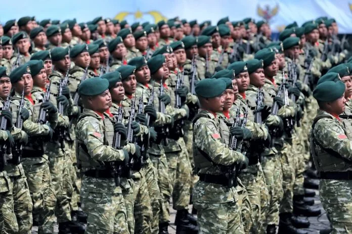 Upacara peringatan Hari Ulang Tahun (HUT) ke-80 Tentara Nasional Indonesia (TNI) yang di pimpin Presiden Prabowo Subianto selaku Inspektur di Monumen Nasional (Monas), Jakarta, Minggu (5/10).