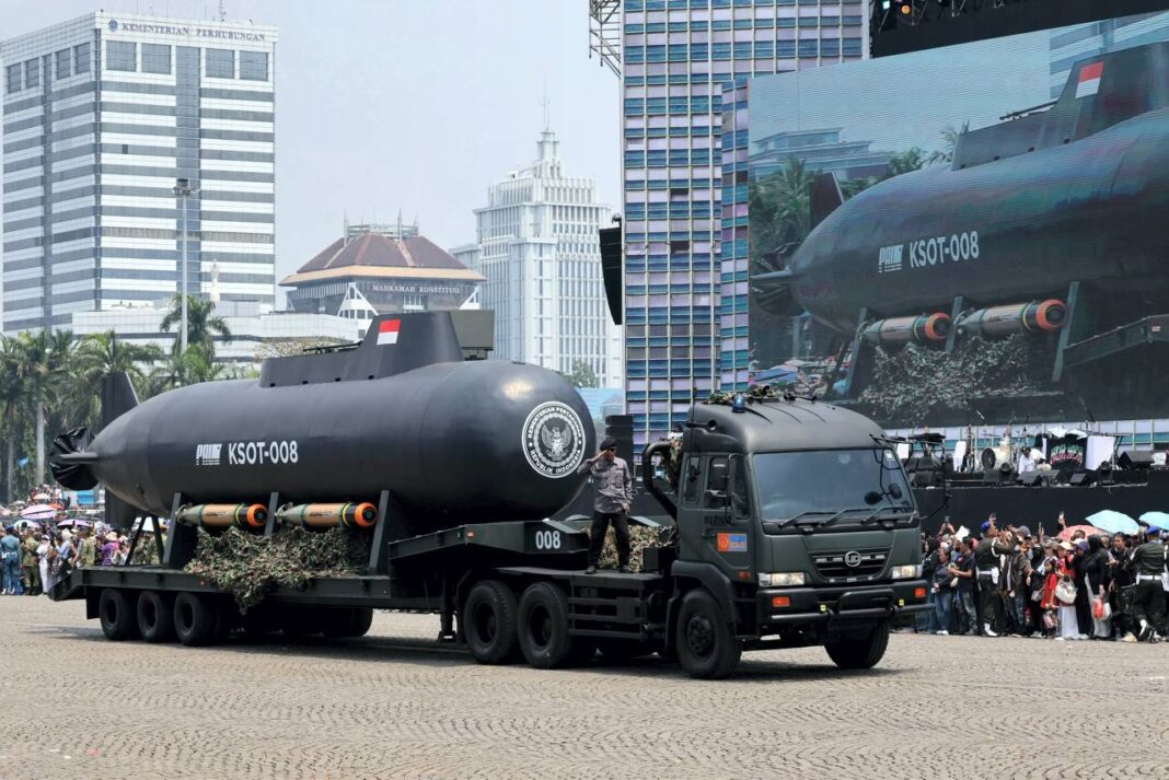 Presiden Prabowo Subianto menghadiri Upacara HUT ke-80 TNI, di Silang Monas, Jakarta, Minggu (5/10).
