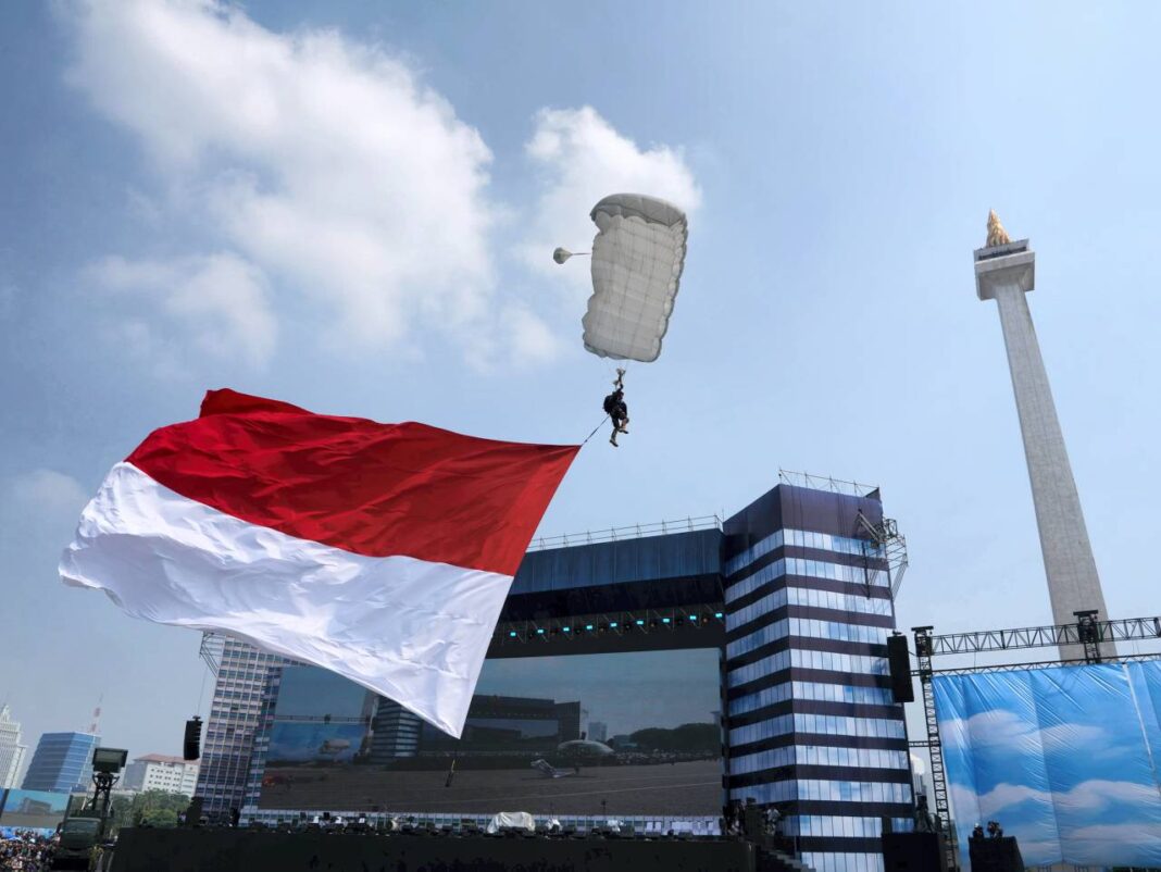 Presiden Prabowo Subianto menghadiri Upacara HUT ke-80 TNI, di Silang Monas, Jakarta, Minggu (5/10).