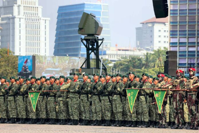 Upacara peringatan Hari Ulang Tahun (HUT) ke-80 Tentara Nasional Indonesia (TNI) yang di pimpin Presiden Prabowo Subianto selaku Inspektur di Monumen Nasional (Monas), Jakarta, Minggu (5/10).