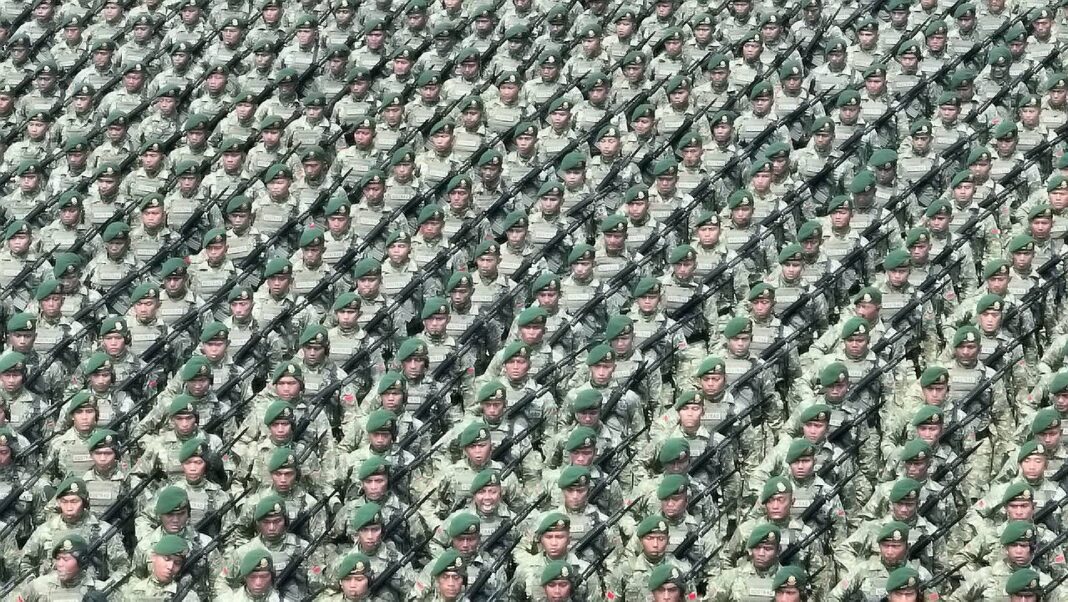 Presiden Prabowo Subianto menghadiri Upacara HUT ke-80 TNI, di Silang Monas, Jakarta, Minggu (5/10).