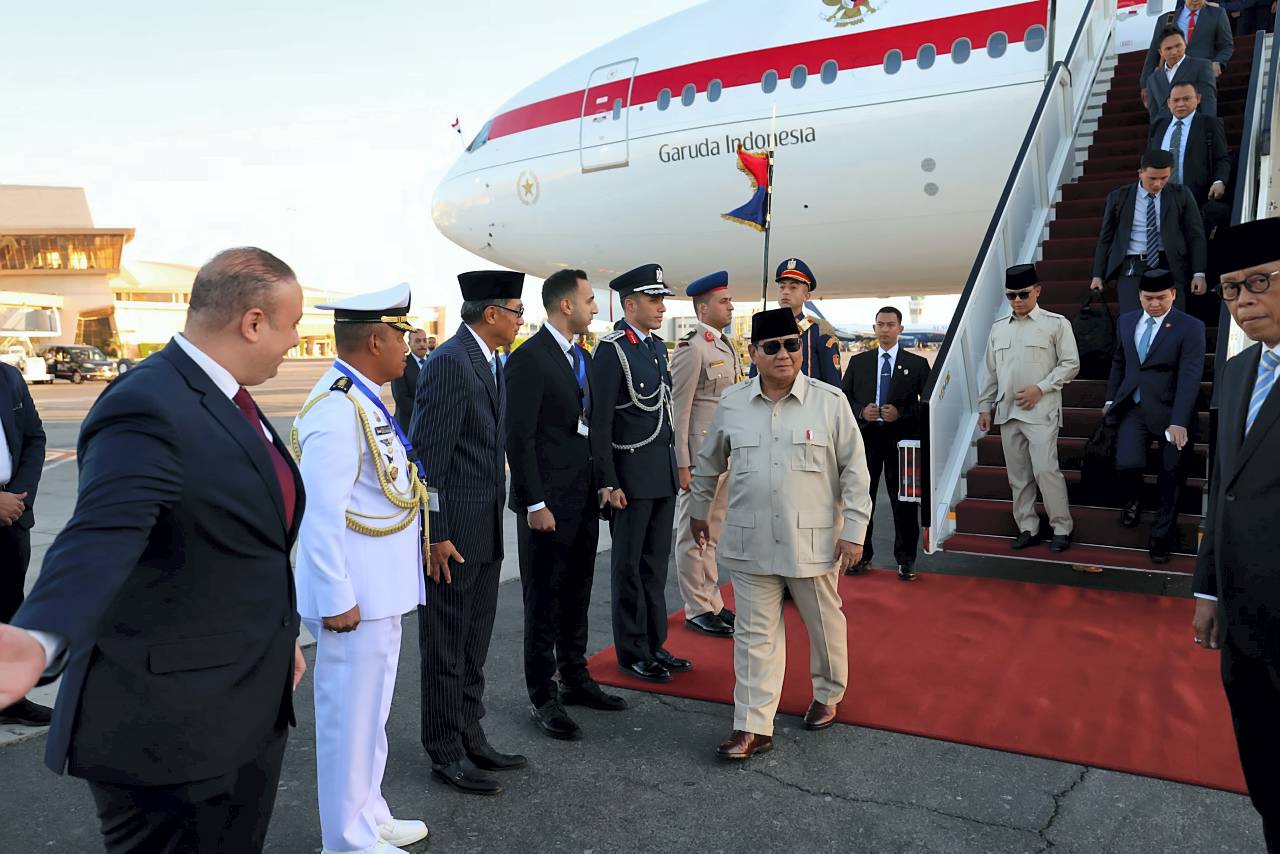Presiden Prabowo Subianto tiba di Bandar Udara Internasional Sharm El-Sheikh, Republik Arab Mesir, Senin (13/10).