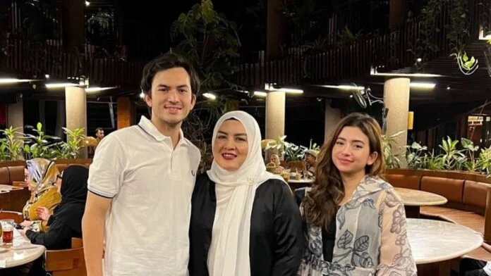 Rizky Nazar dan Keluarga