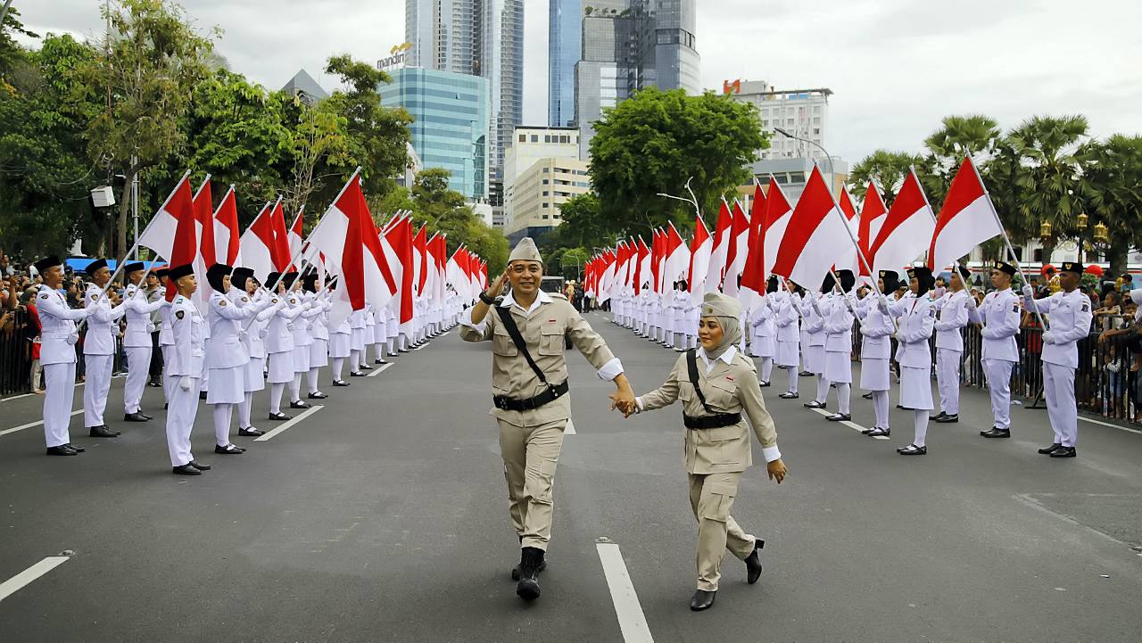 Teatrikal Pertempuran 10 November Teatrikal pertempuran 10 November, di kawasan Jalan Tunjungan, Surabaya, Jawa Timur, Minggu (02/11).