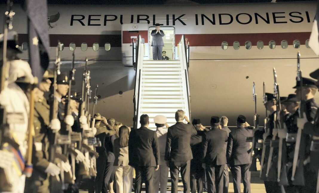 Presiden Prabowo Kembali ke Tanah Air dari Australia Presiden Prabowo Subianto bertolak kembali ke Tanah Air usai kunjungan kenegaraannya di Sydney, Australia, Rabu (12/11).