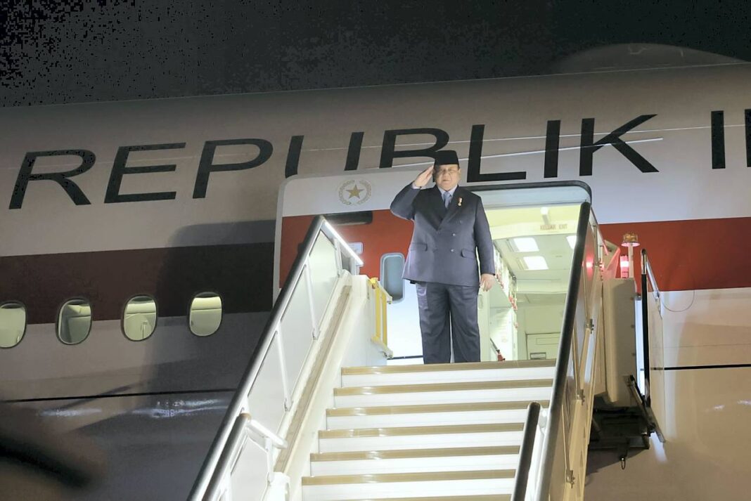 Presiden Prabowo Kembali ke Tanah Air dari Australia Presiden Prabowo Subianto bertolak kembali ke Tanah Air usai kunjungan kenegaraannya di Sydney, Australia, Rabu (12/11).