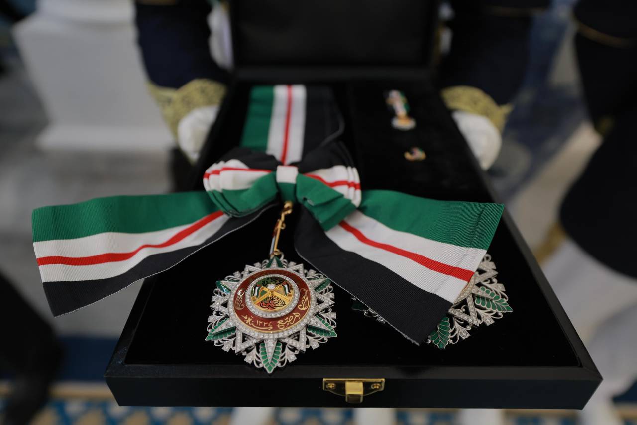 Gelar Kehormatan Bejeweled Grand Cordon Al-Nahda