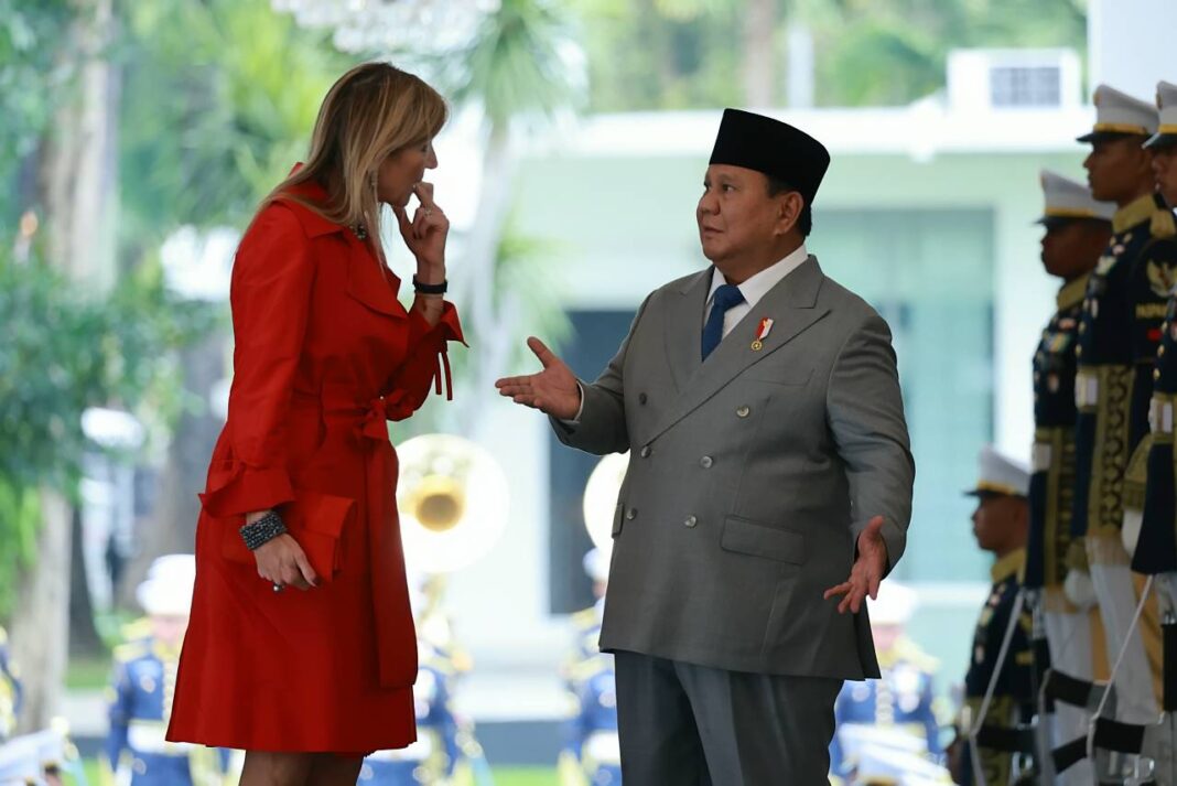 Presiden Prabowo Subianto menerima kunjungan menerima kunjungan Ratu Belanda Maxima Zorreguieta Cerruti, juga sebagai sebagai Advokat Khusus Sekretaris Jenderal Perserikatan Bangsa Bangsa (PBB) untuk Kesehatan Keuangan (UNSGSA), di Istana Merdeka, Jakarta, Kamis (27/11).