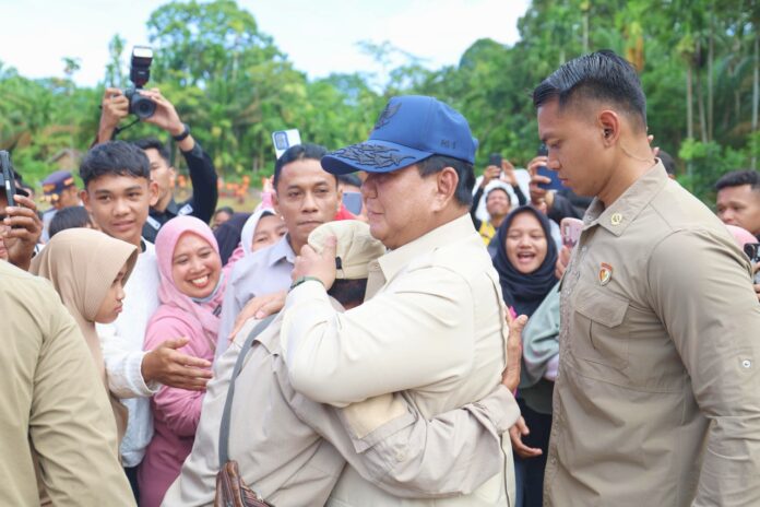 Presiden Prabowo Tinjau Posko SD 05 Kayu Pasak Agam