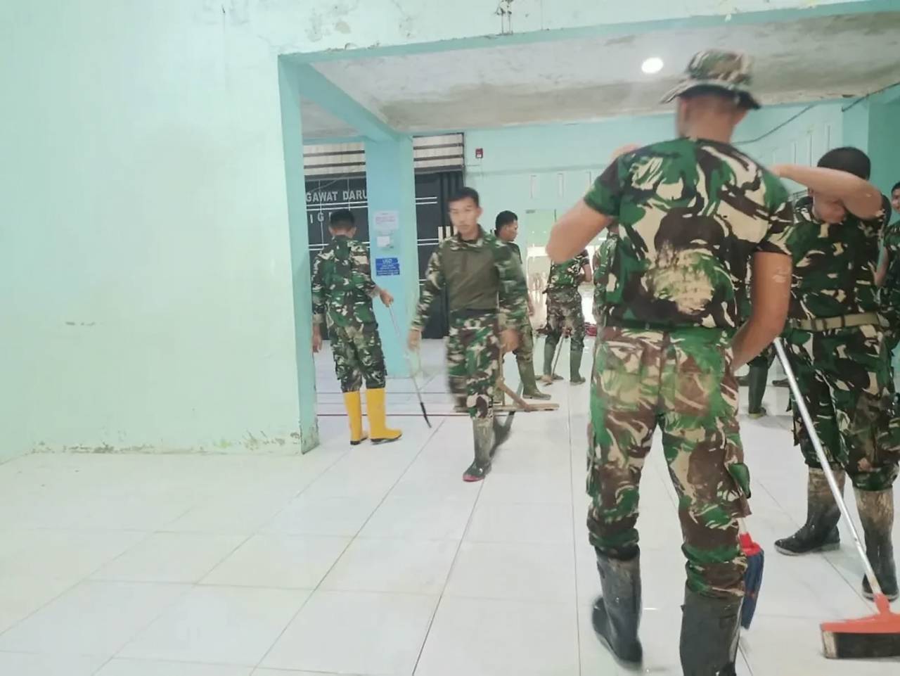 Prajurit Kodam IM Tuntaskan Pembersihan RSUD Aceh Tamiang
