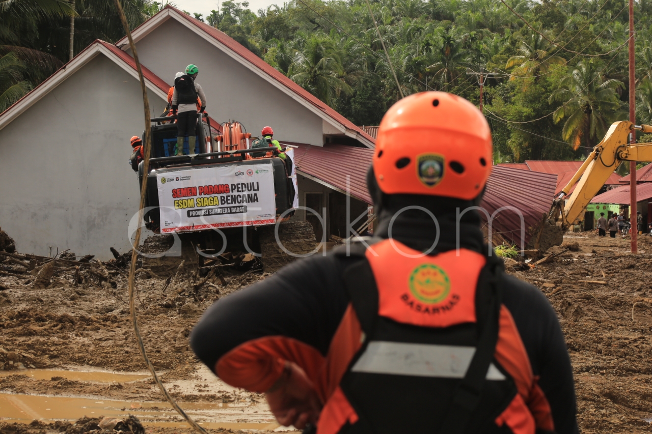 Kondisi Kecamatan Palembayan pasca banjir bandang, di Kabupaten Agam, Sumatera Barat, Selasa (9/12).