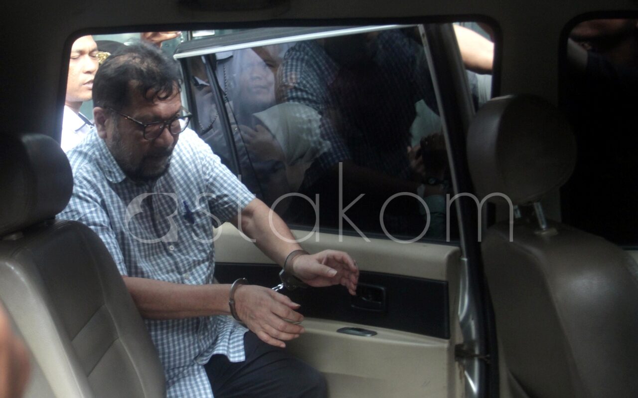 Terdakwa kasus dugaan suap vonis bebas Gregorius Ronald Tannur, Zarof Ricar menjawab pertanyaan wartawan usai menjalani pemeriksaan, di Gedung Merah Putih KPK, Jakarta, Senin (15/12).