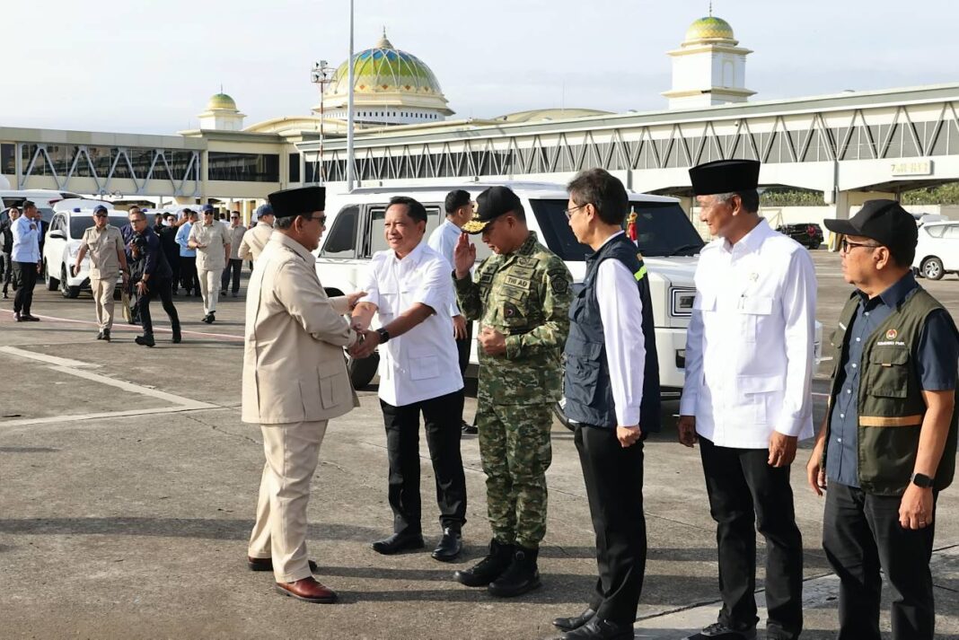 Presiden Prabowo Subianto berangkat ke Pakistan, dari Bandara Internasional Sultan Iskandar Muda, Aceh, Senin (8/12).(8/12).