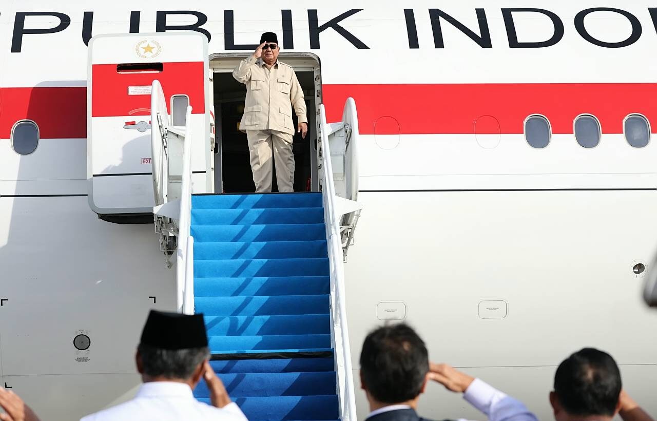 Presiden Prabowo Subianto berangkat ke Pakistan, dari Bandara Internasional Sultan Iskandar Muda, Aceh, Senin (8/12).