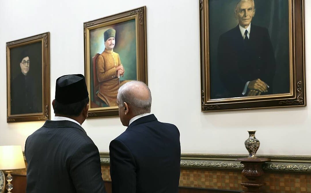 Presiden Prabowo Subianto melakukan pertemuan dengan Perdana Menteri (PM) Muhammad Shehbaz Sharif, di PM House, Islamabad, Pakistan, Selasa (9/12).