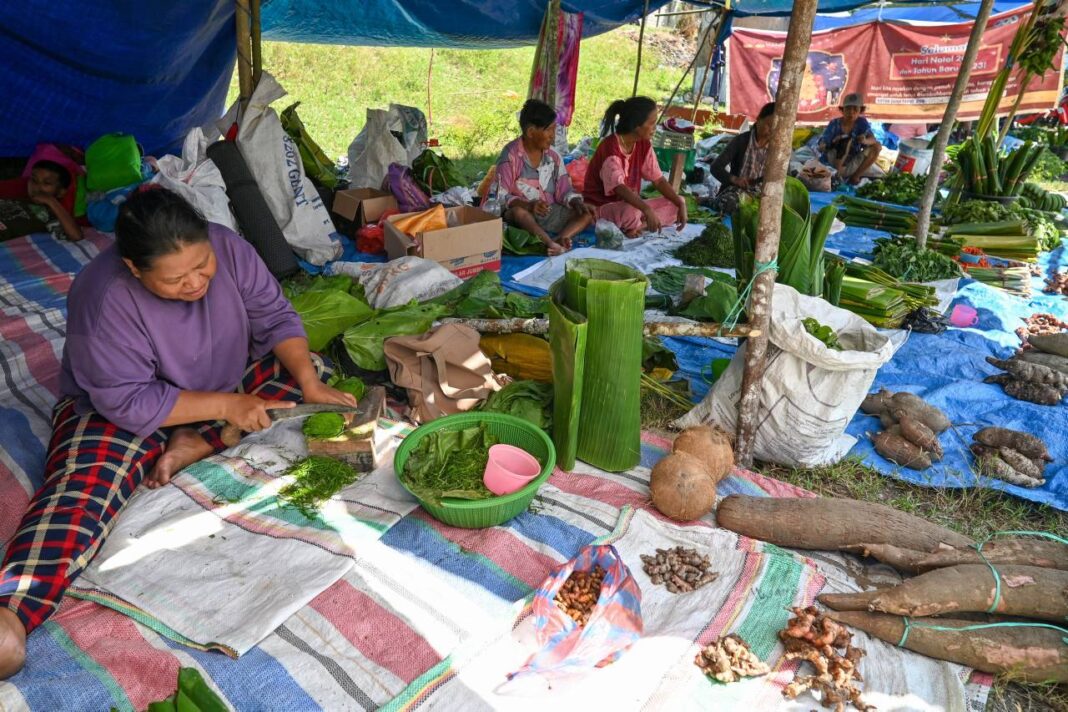 Bahan makanan tradisional menjelang perayaan Natal 2025 dan Tahun Baru 2026 di Palu, Sulawesi Tengah.