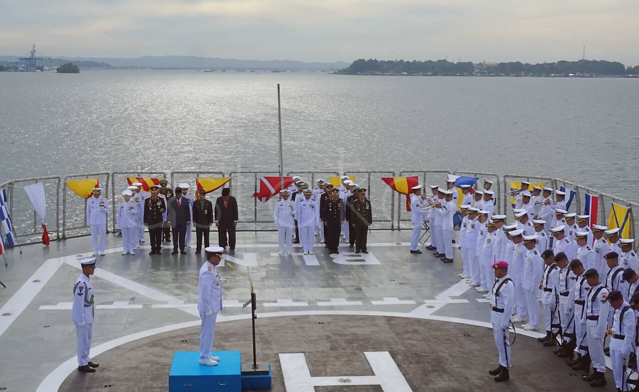 Pangkoarmada III pimpin Upacara Hari Dharma Samudera di KRI Balongan 908.