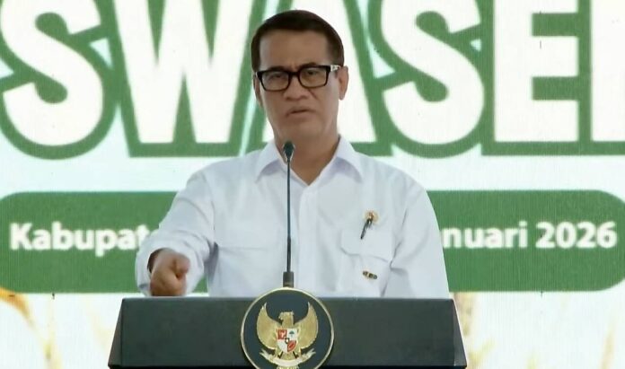 Tegas! Mentan Andi Amran Cabut 2.300 Izin Distributor Pupuk yang Main Harga.