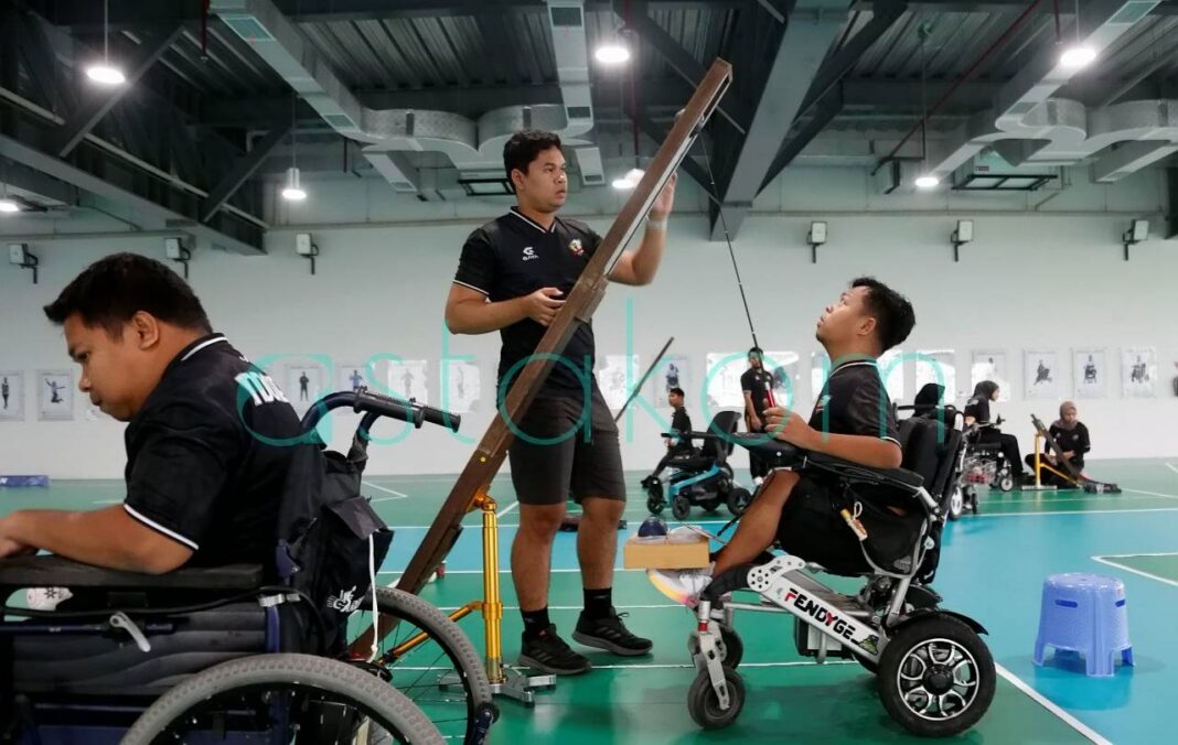 Atlet NPC Indonesia latihan boccia di Pelatnas Karanganyar.