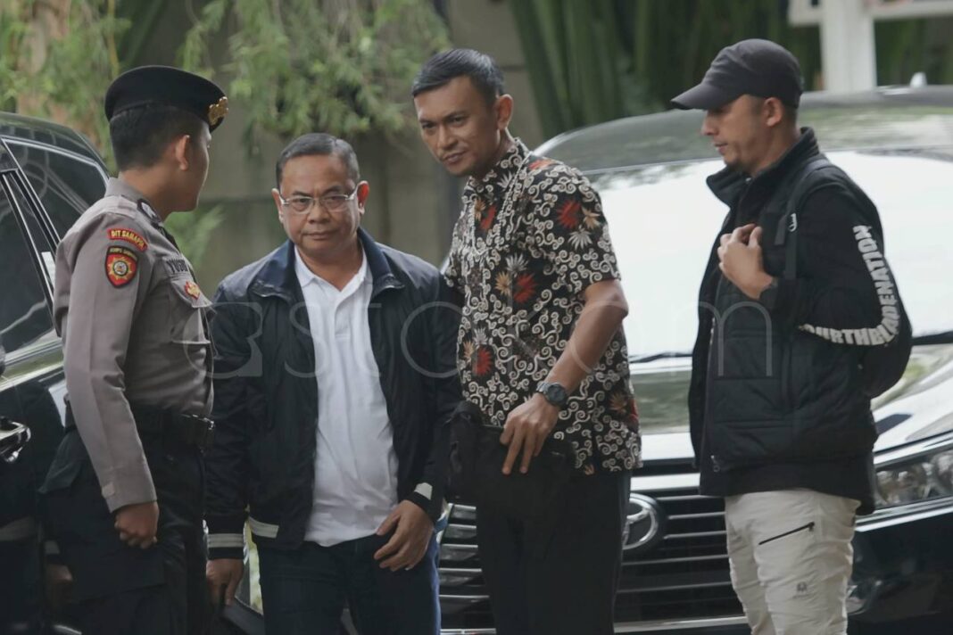 KPK Periksa Bupati Pati Sudewo Bupati Pati Sudewo tiba di Gedung KPK pasca terjaring OTT.
