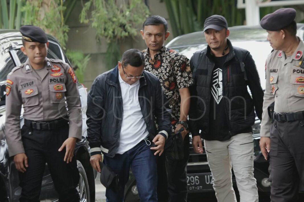 KPK Periksa Bupati Pati Sudewo Bupati Pati Sudewo tiba di Gedung KPK pasca terjaring OTT.