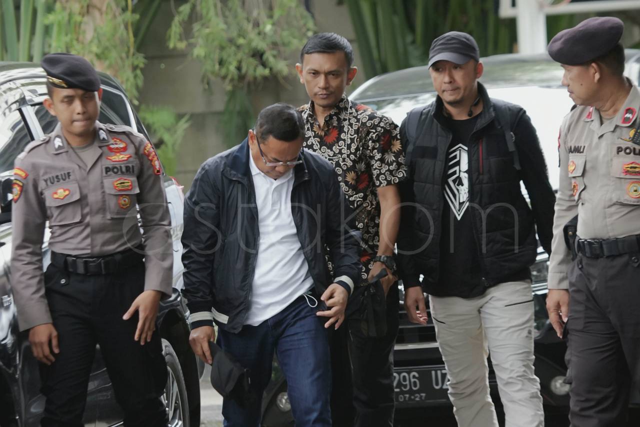 KPK Periksa Bupati Pati Sudewo Bupati Pati Sudewo tiba di Gedung KPK pasca terjaring OTT.