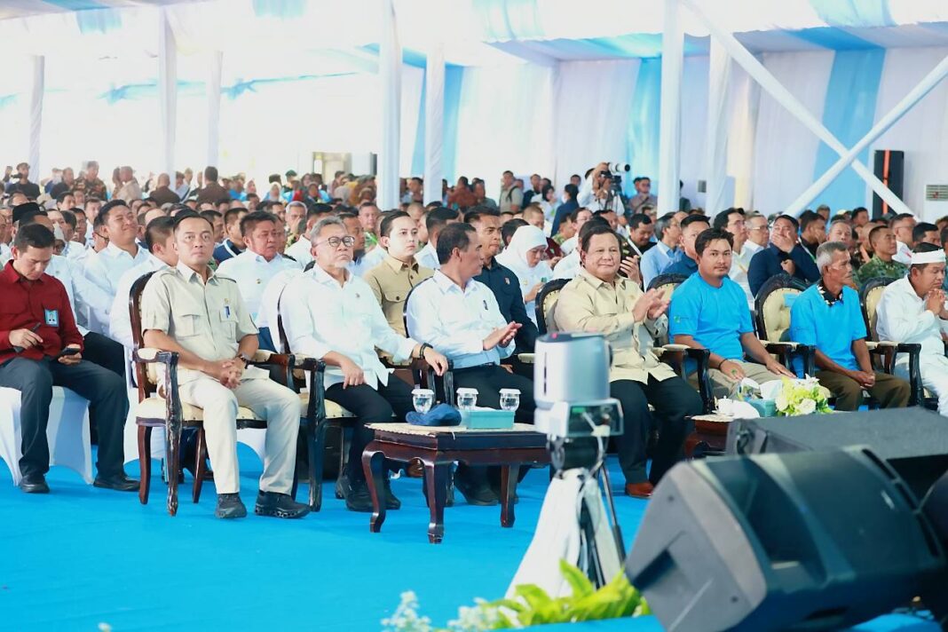 Presiden Prabowo menghadiri panen raya dan pengumuman swasembada pangan di Karawang Jawa Barat