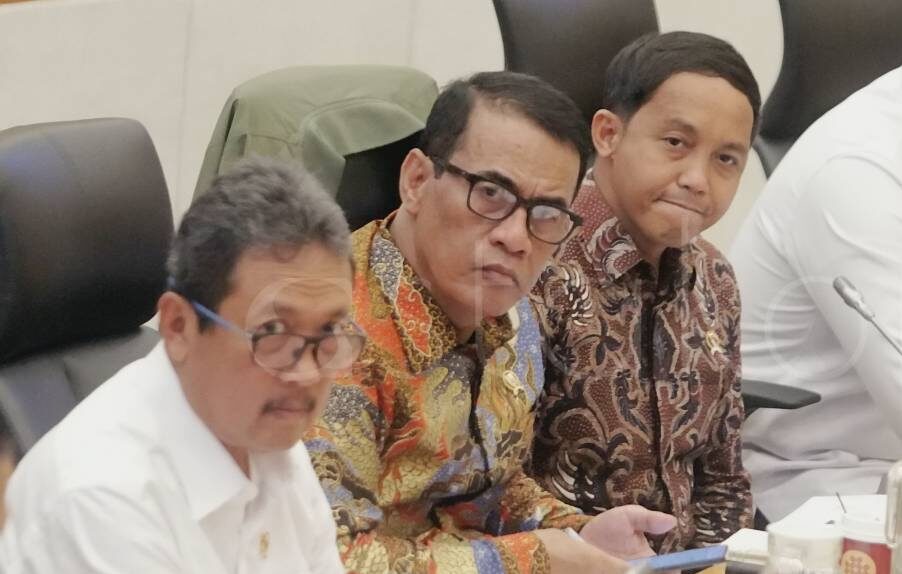 Menteri Pertanian Menteri Kehutanan dan Menteri KKP Rapat Kerja di DPR.
