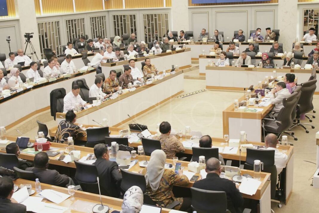 Menteri Pertanian Menteri Kehutanan dan Menteri KKP Rapat Kerja di DPR.