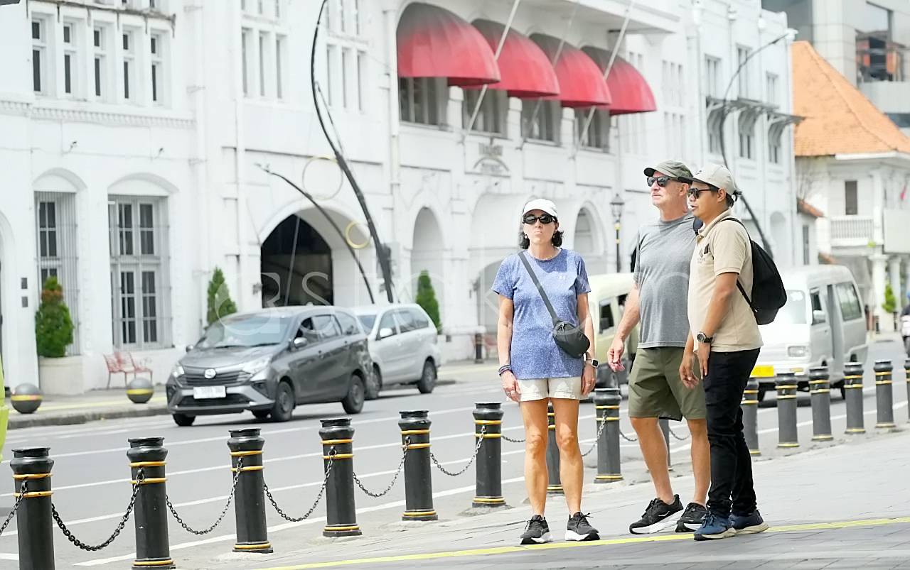 Target Kunjungan Wisman Nasional Tahun 2026 Wisatawan asing mengunjungi bangunan cagar budaya Kotalama Surabaya