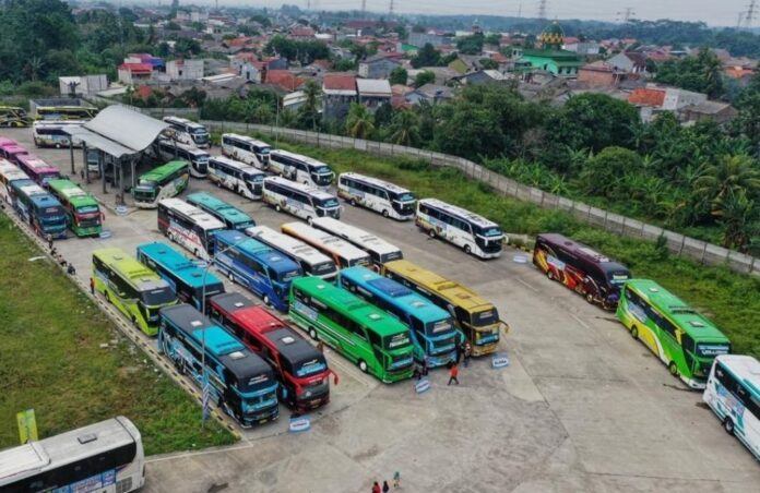 Ilustrasi Mudik dengan Bus