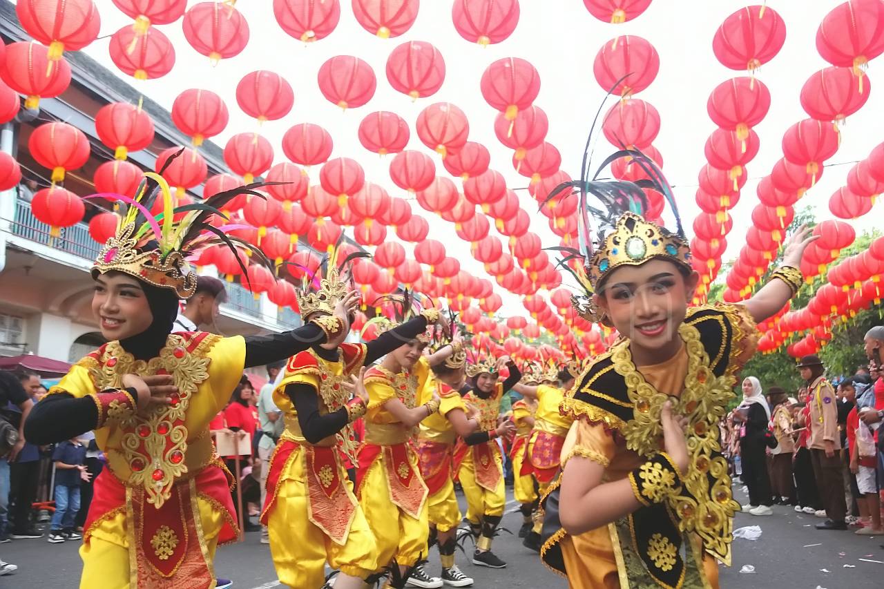 Kirab budaya Grebeg Sudiro berlangsung di kawasan Pasar Gede, Solo, sebagai simbol akulturasi budaya Jawa dan Tionghoa
