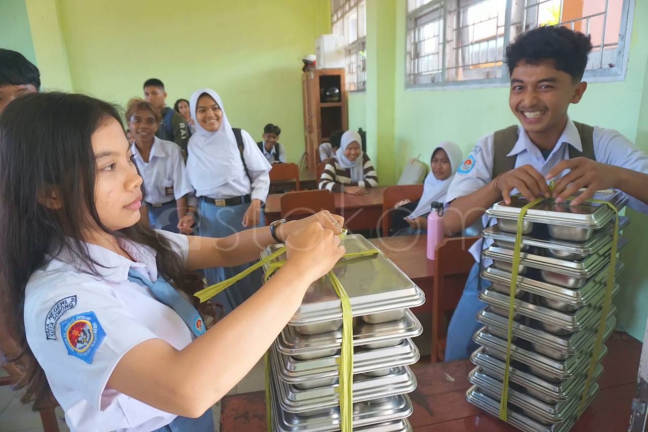 Peninjauan fasilitas dapur dan distribusi makanan bergizi di sekolah Papua Barat Daya