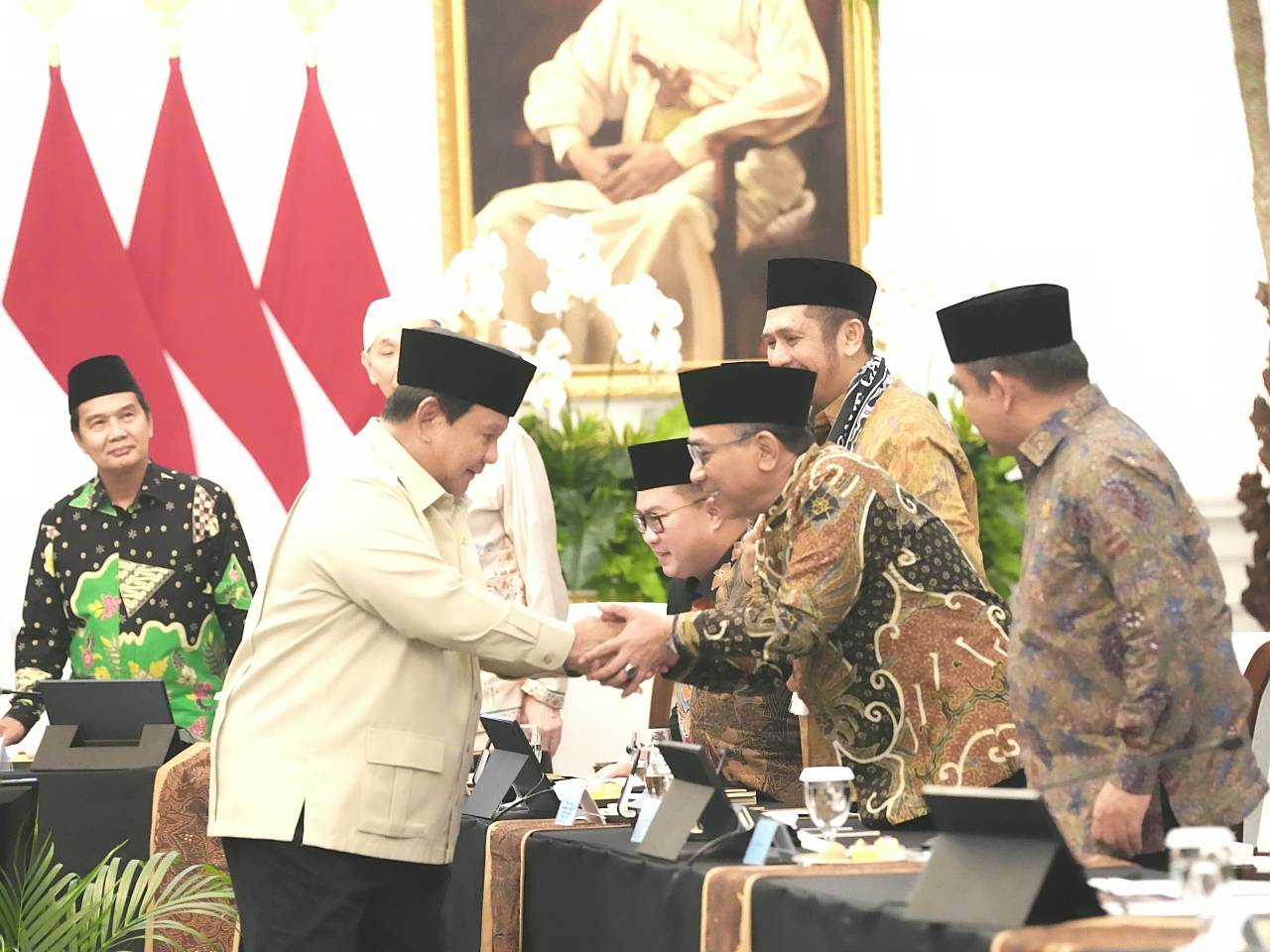 Presiden Prabowo Subianto menerima pimpinan organisasi Islam di Istana Merdeka