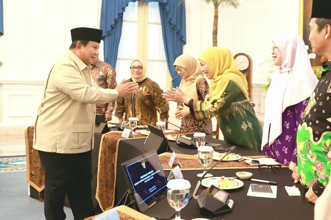 Presiden Prabowo Subianto menerima pimpinan organisasi Islam di Istana Merdeka