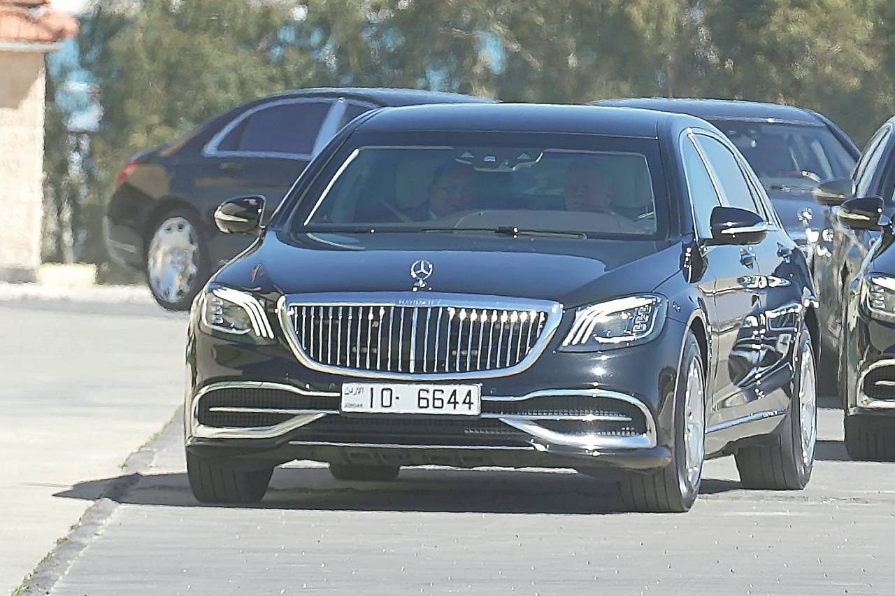 Presiden Prabowo Subianto diantar Raja Abdullah II menuju Lanud Marka