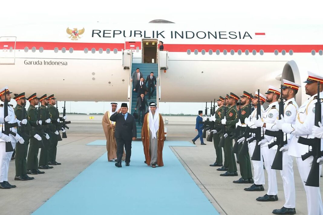 Presiden Prabowo tiba melalui Bandar Udara Presidential Flight, Abu Dhabi dalam kunjungan kerja ke Persatuan Emirat Arab (PEA)